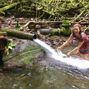 Meet your Posher, Cassandra